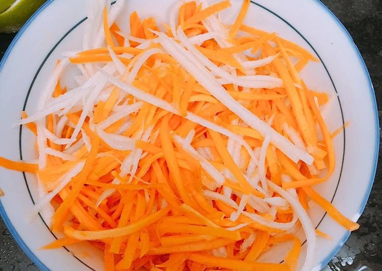 Cách làm củ cải cà rốt ngâm chua ngọt