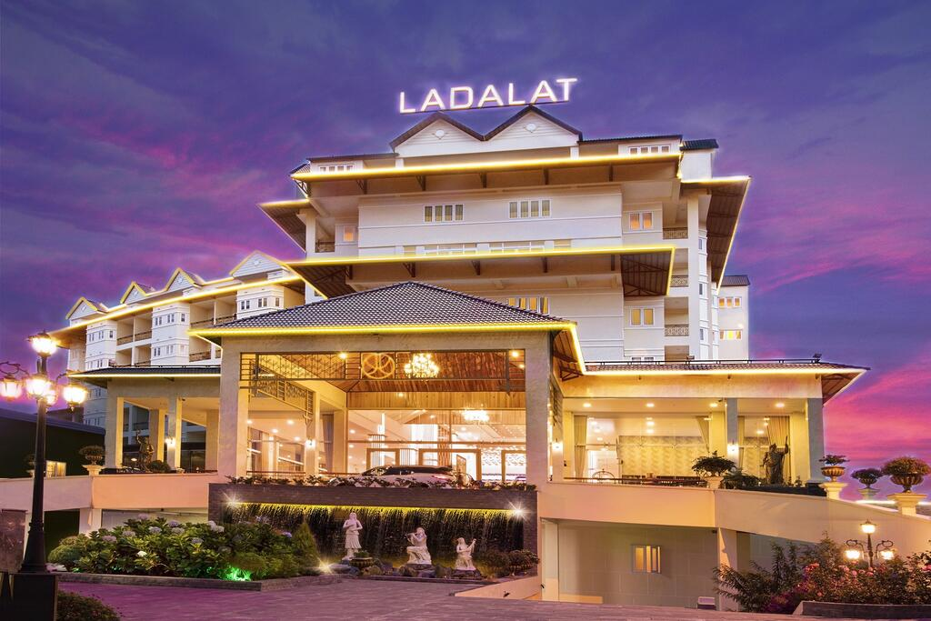 Khách sạn LADALAT