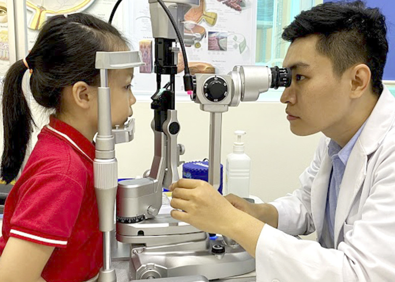 Thăm khám tại Trung tâm mắt Sài Gòn Hikari (Hikari Eye Care).